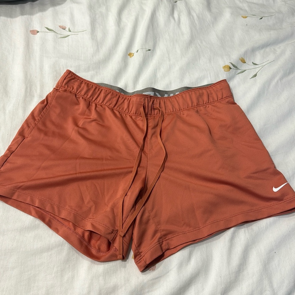 NIKE SHORTS